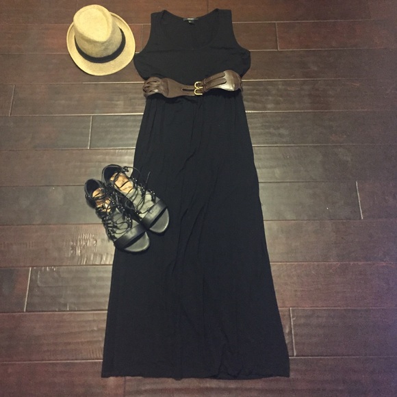 Maxi dress with side slits