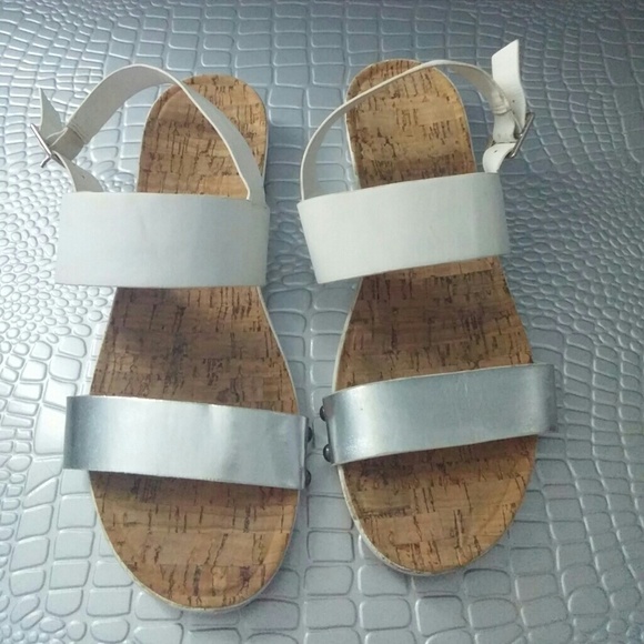 Metallic Silver and white Sandals 8 1/2 - Picture 1 of 4