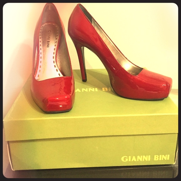 Gianni Bini patent leather heels