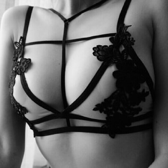 🌹 Caged Floral Mesh Lace Bralette 💗