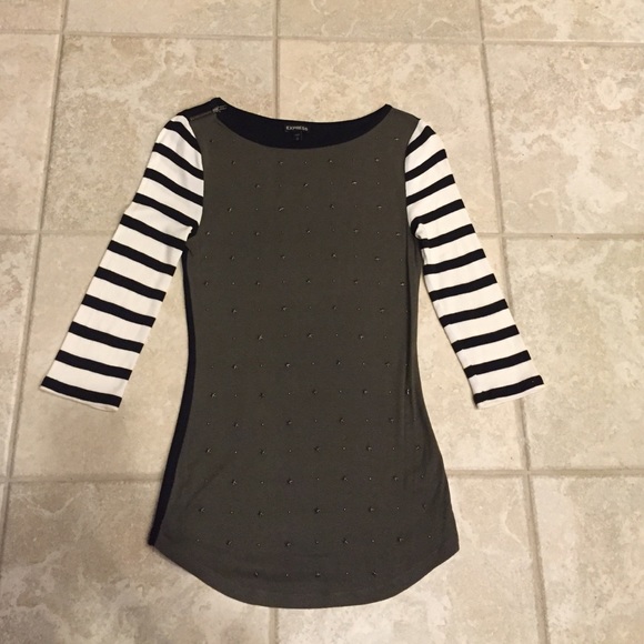 Stylish 3/4 Sleeve Studded Cotton Tee!