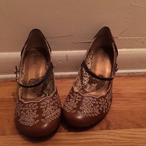 Size 9  Kelsie heals