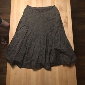 Gap Gray and white striped skirt