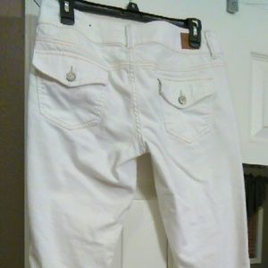 American Eagle white jean capris