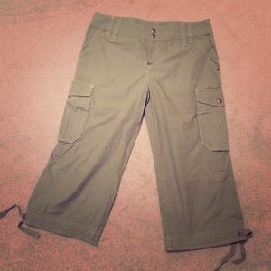 NWOT! DKNY Capri pants. Size 4.