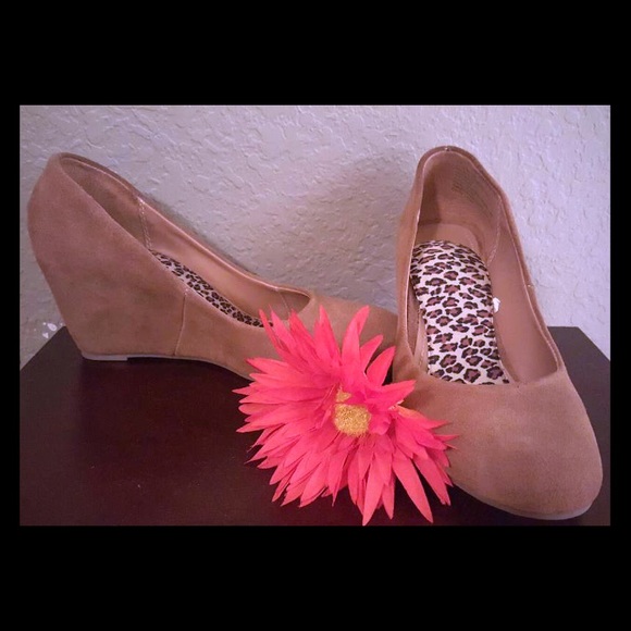 Chic Suede Wedges