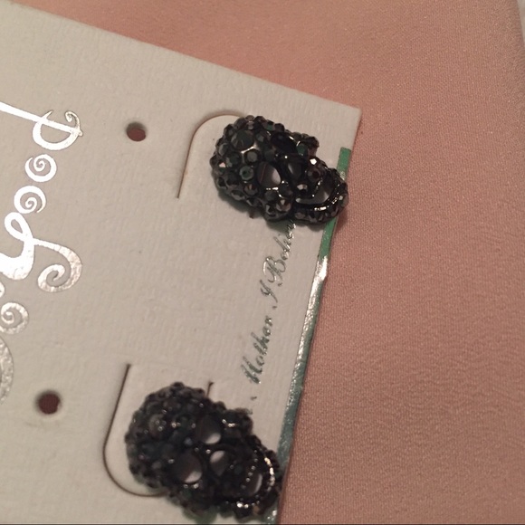 🔴 Skeleton head studs - Picture 4 of 4