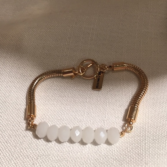 The Limited gold bracelet with white beads