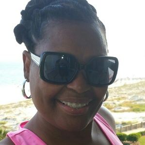 Meet your Posher, Pamela