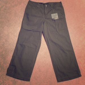 NWT! Calvin Klein Jeans cropped pants. Size 6.