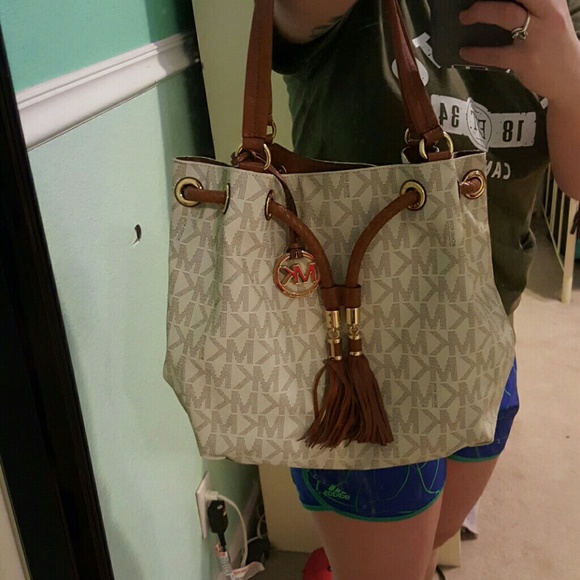 MORE PICTURES - Picture 2 of 3