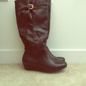 Black wedge boots