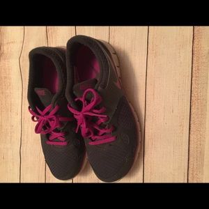 Women's Nike shoes. Size 7.5