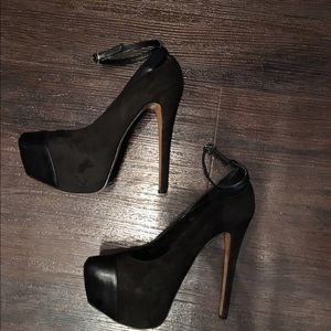 Black ankle strapped platform pumps