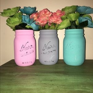 Distressed chalk painted mason jars