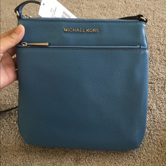 sold❌❌Michael Kors Riley Small crossbody - SKy