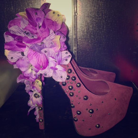 GORGEOUS - Picture 2 of 5