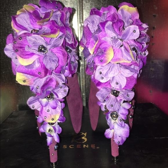 GORGEOUS - Picture 3 of 5