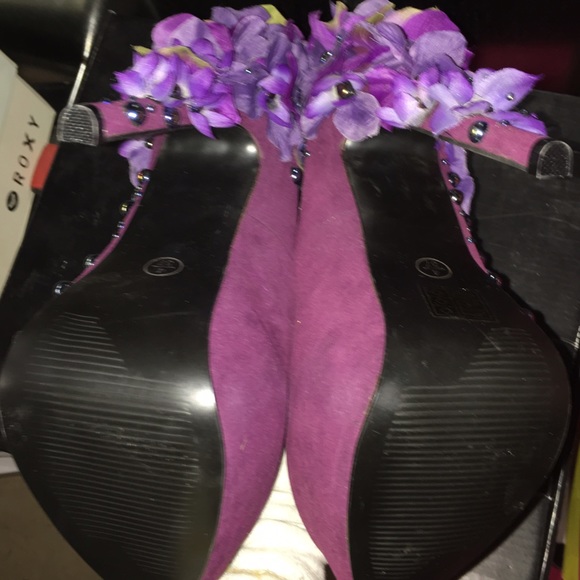 GORGEOUS - Picture 5 of 5