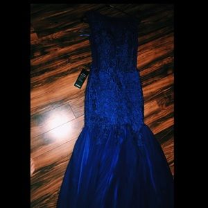 Size 4. Royal blue mermaid style prom dress.