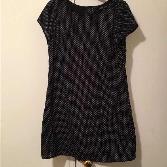 Short sleeve black dress with polka dots