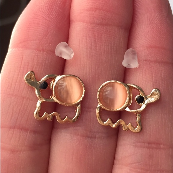 🏆HOST PICK🏆2/$15🐘Tiny Baby Elephant Earrings - Picture 3 of 4