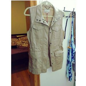New, unworn Banana Republic Heritage Military Vest