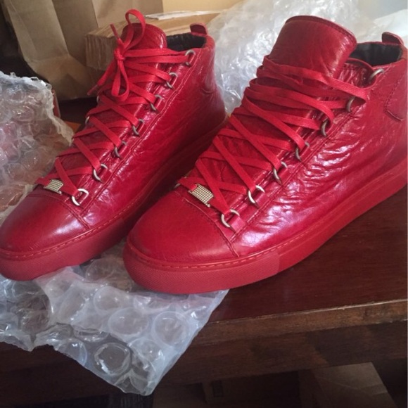 Balenciaga - Picture 1 of 3