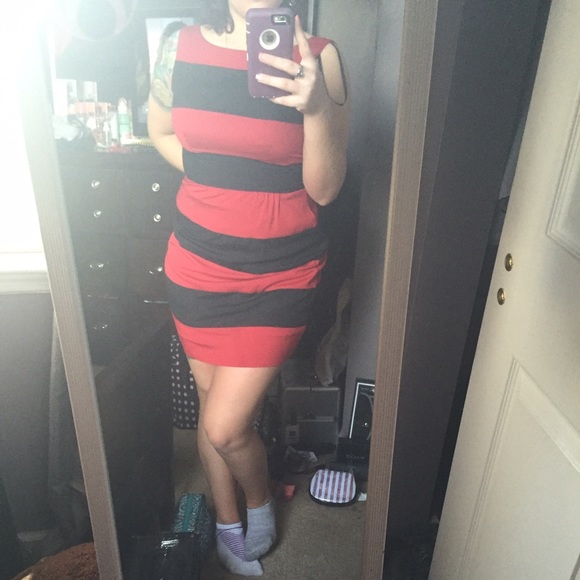 b. Darlin Black and red dress - Picture 1 of 3