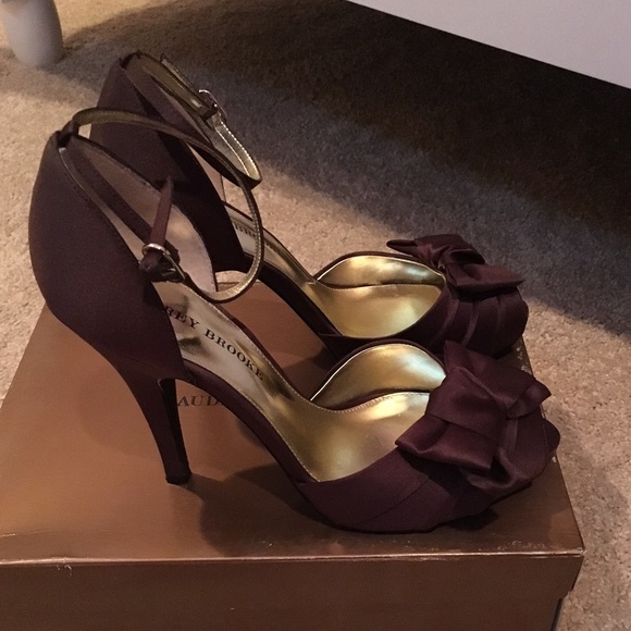 Shoes - Picture 2 of 3