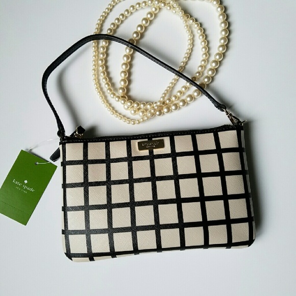 Kate Spade Handbags - 💕Reduced!⬇️Kate Spade Wristlet