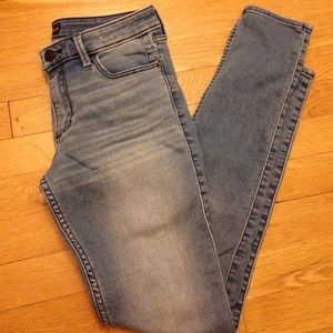 Abercrombie lightwash skinny jeans