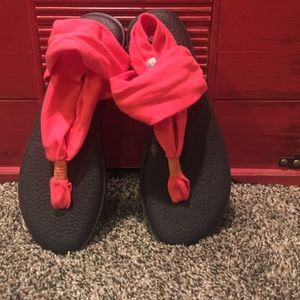 Worn twice Sanuk yoga mat bottomed sandals