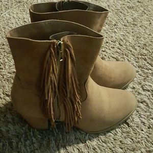 Fringe boots