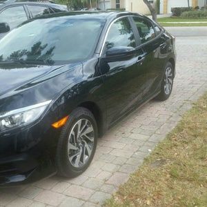 Meet your Posher, Manuela