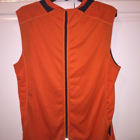 Athletic sleeveless shirt - Picture 2 of 2