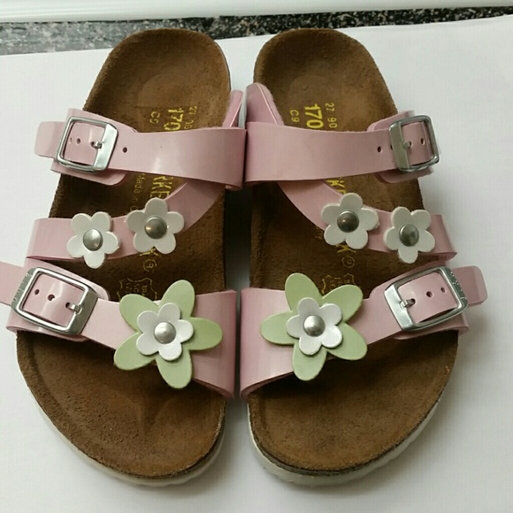 🚫🚫🚫🚫🚫SOLD🚫🚫🚫🚫Little girls birkenstock