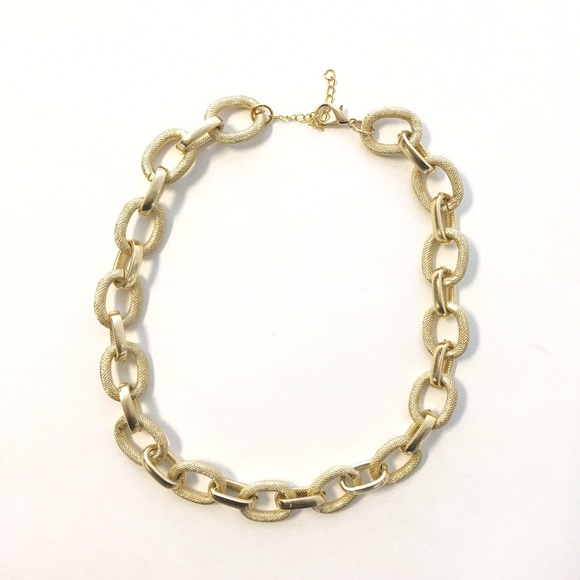 Gold & Textured Chain Link Necklace - Picture 2 of 4