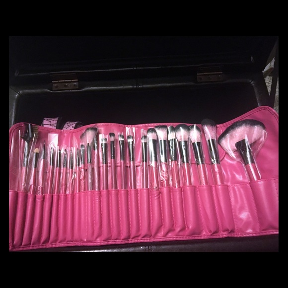 Pink Ultimate Make up Brush set,