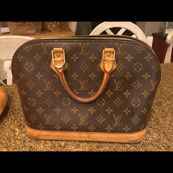 LOUIS VUITTON Purse - Picture 1 of 4