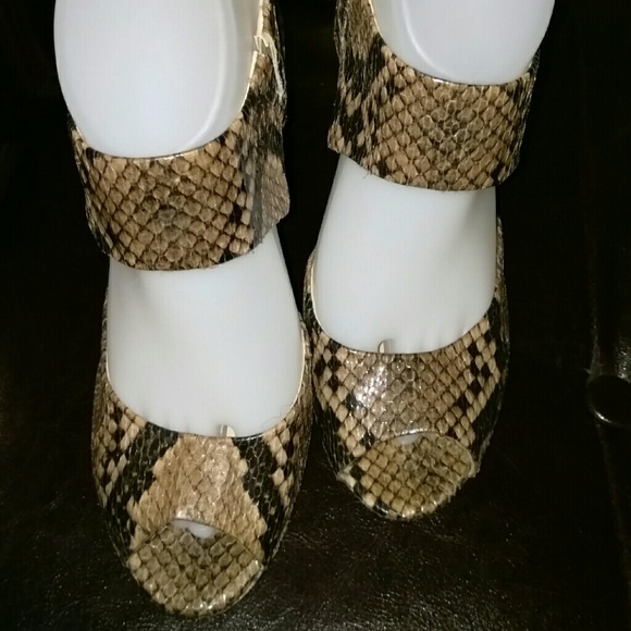 Nine west snake skin ankle peep toe shoe size 7