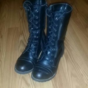 COMBAT BOOTS