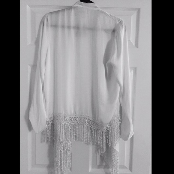 Chic White Kimono Style Jacket - Picture 3 of 4