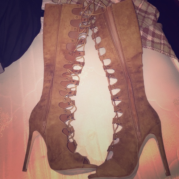 NEW heel lace high boots