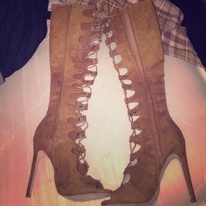 NEW heel lace high boots