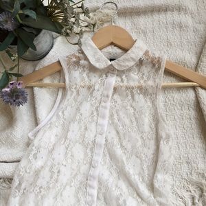 Sleeveless Lace top