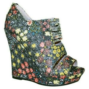 Adorable fabric floral peep toe booties worn once!