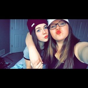 Meet your Posher, Hallie