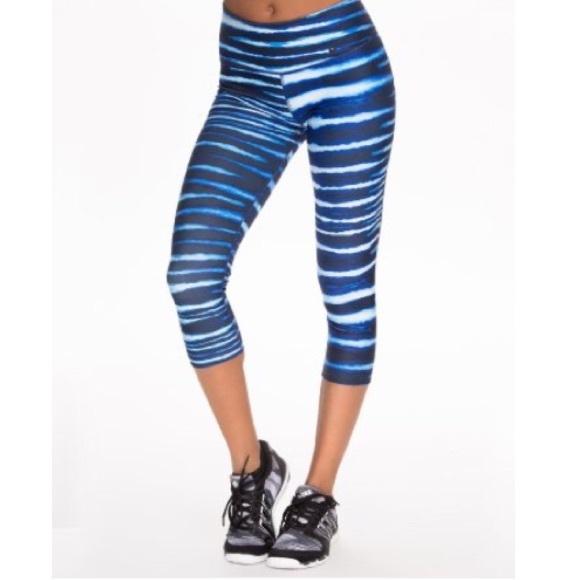 Rare Nike Legend Crop Leggings