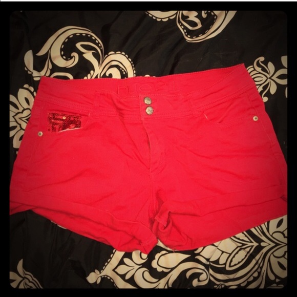 😍RED SHORTS😍
